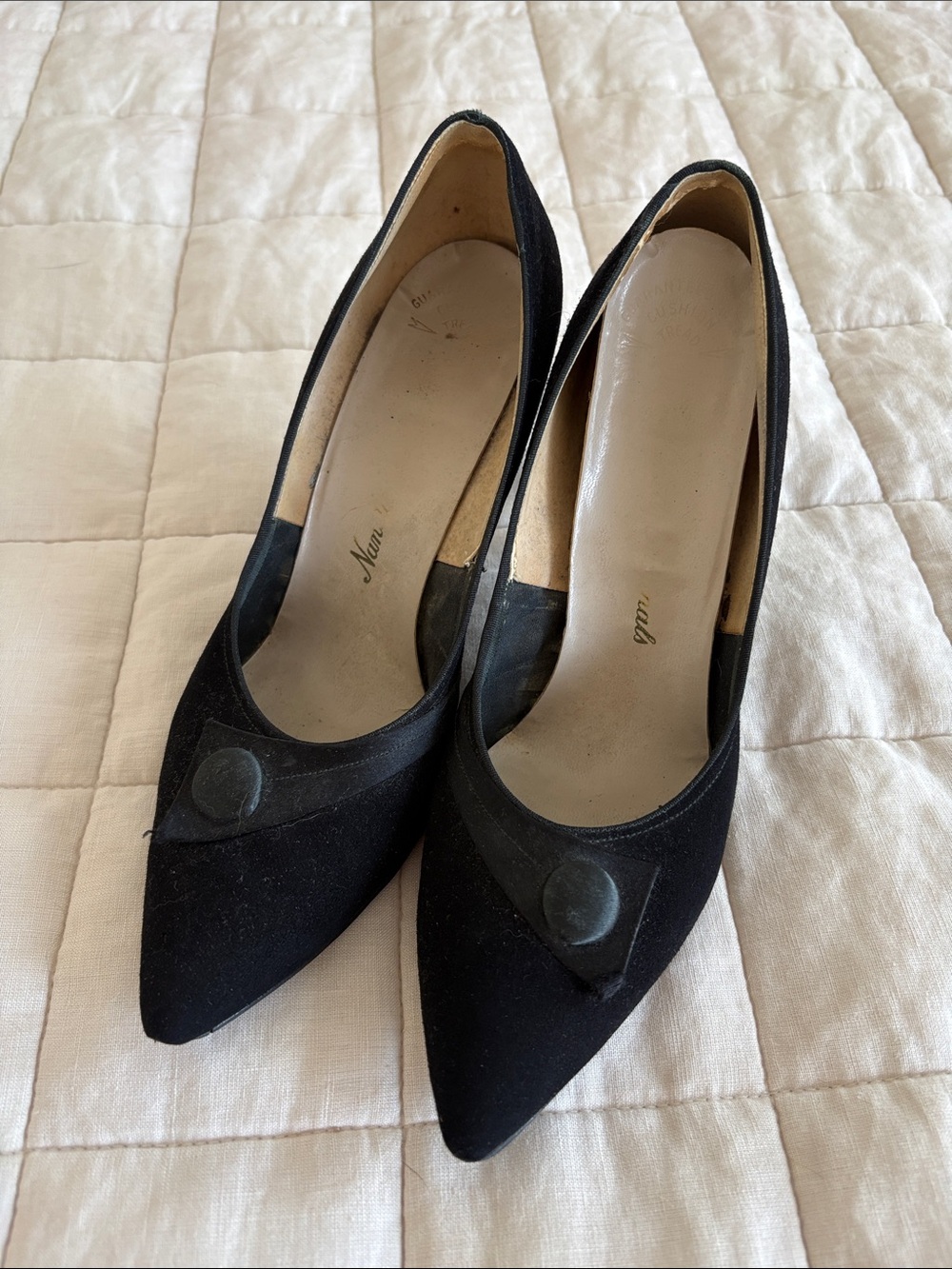 Black Women's Pointed Toe Pumps true vintage